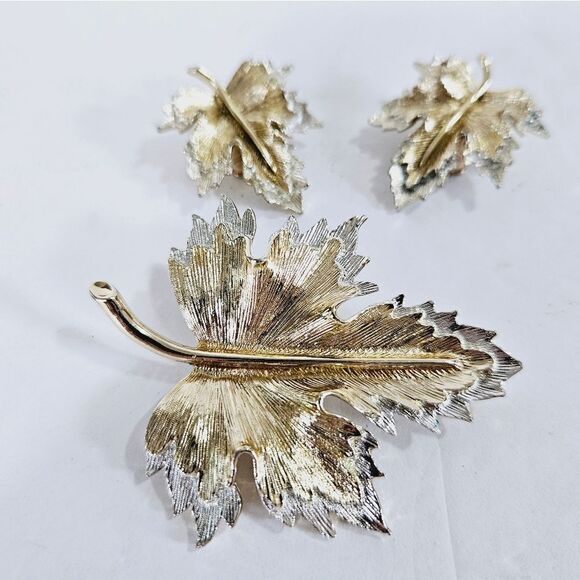Sarah Coventry Signed Demi Parure Nature’s Choice Maple Leaf Brooch Earring Set - Picture 4 of 9